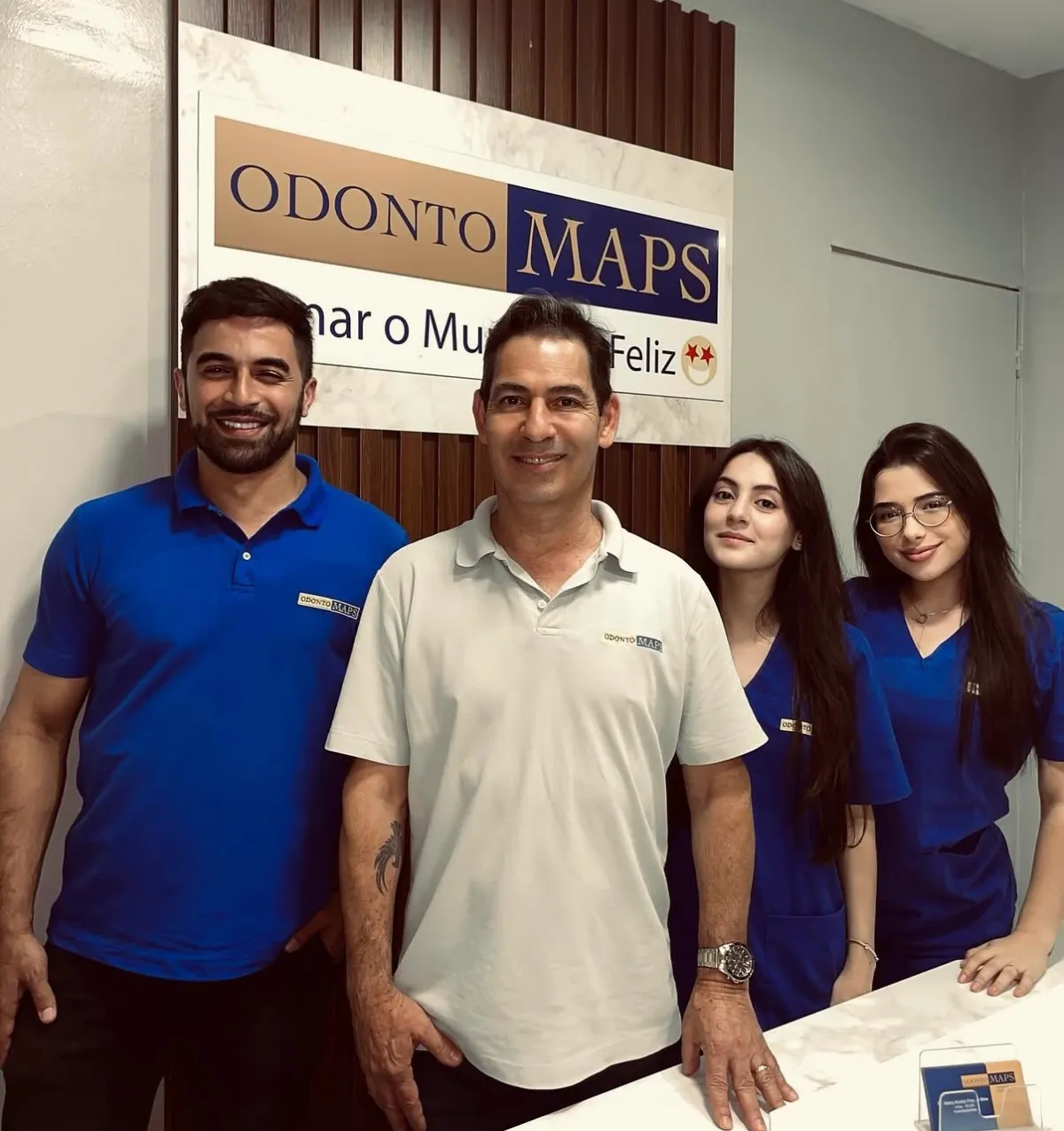 Equipe da clínica na recepção